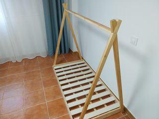 Cama infantil y colchón 