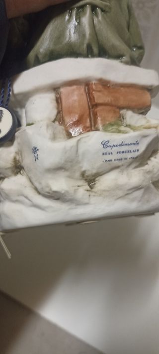 Ragazzo in inverno in porcellana di Capodimonte