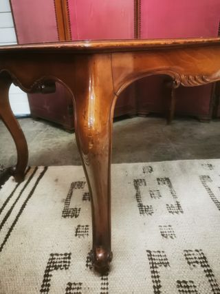 Mesa auxiliar. Madera.