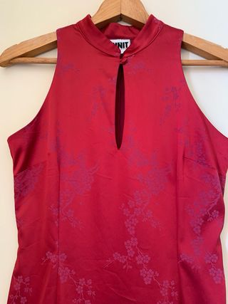 Vestido midi rojo satinado, estilo oriental
