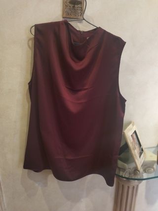 Top burdeos satinado nuevo 