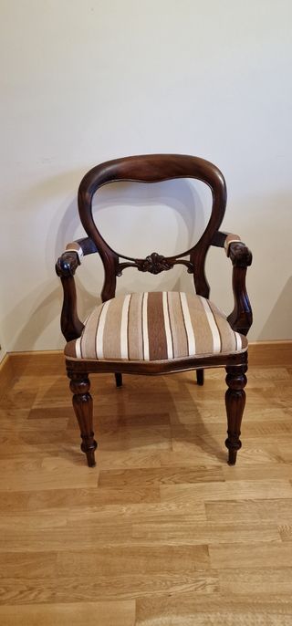 Butaca madera clásica