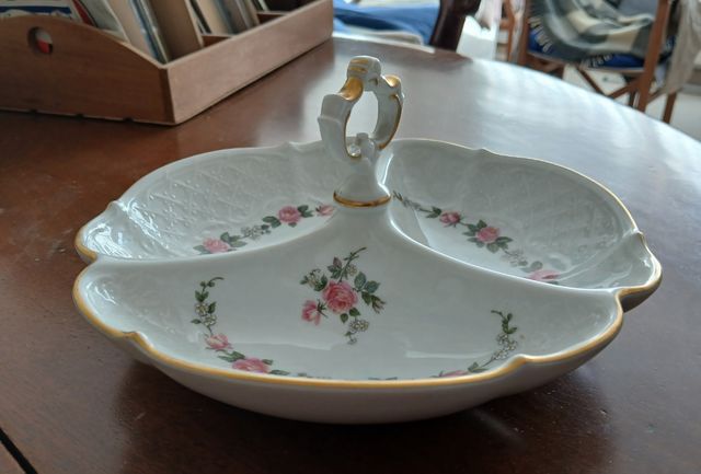 ENTREMESERO de PORCELANA con  Compartimentos