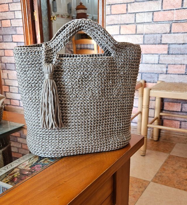 bolso de mano de mujer.Trabajo manual.