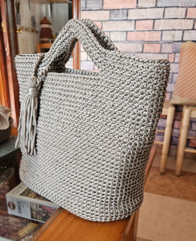 bolso de mano de mujer.Trabajo manual.