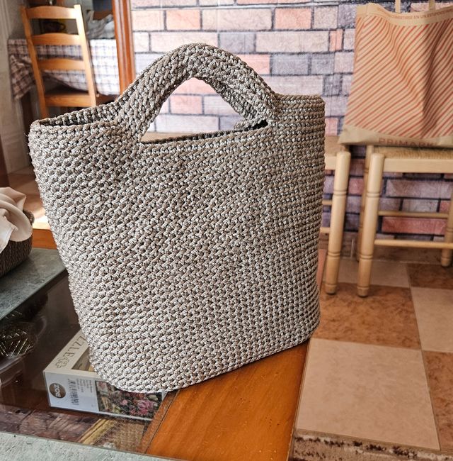 bolso de mano de mujer.Trabajo manual.