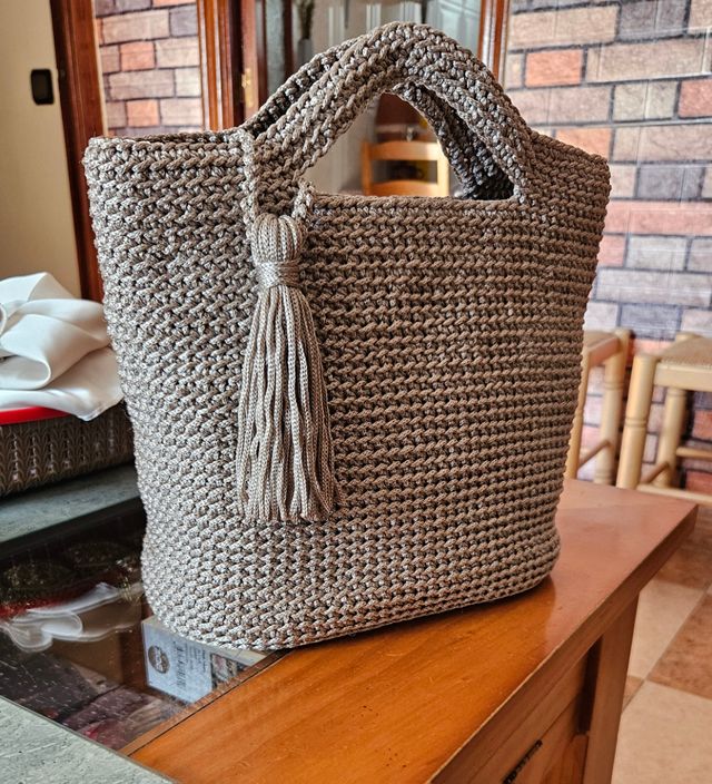 bolso de mano de mujer.Trabajo manual.