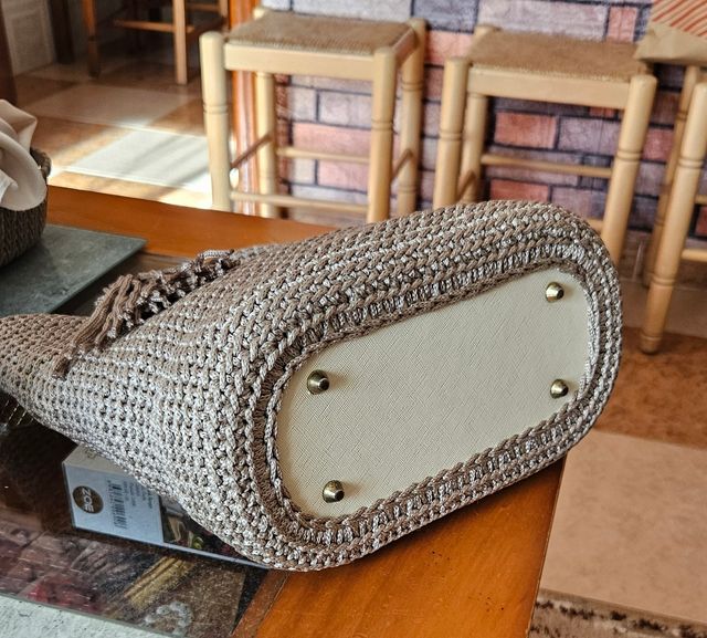 bolso de mano de mujer.Trabajo manual.