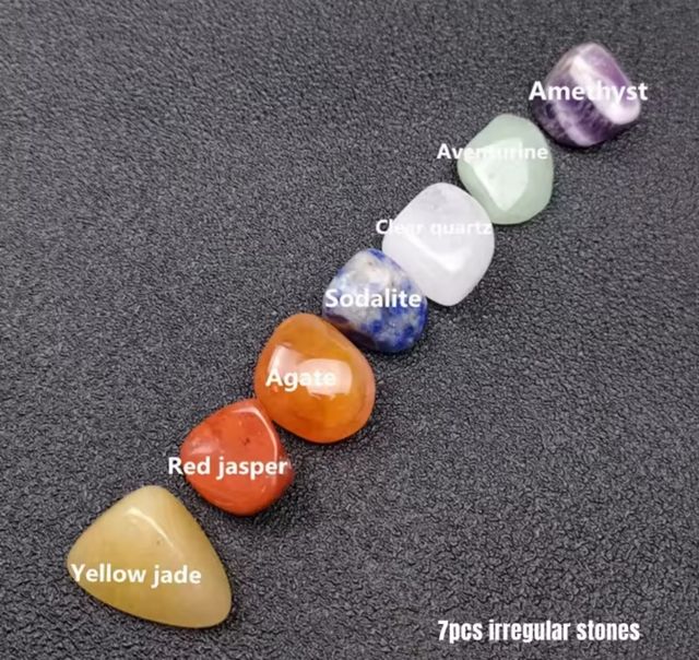 Caja con puntas y piedras naturales