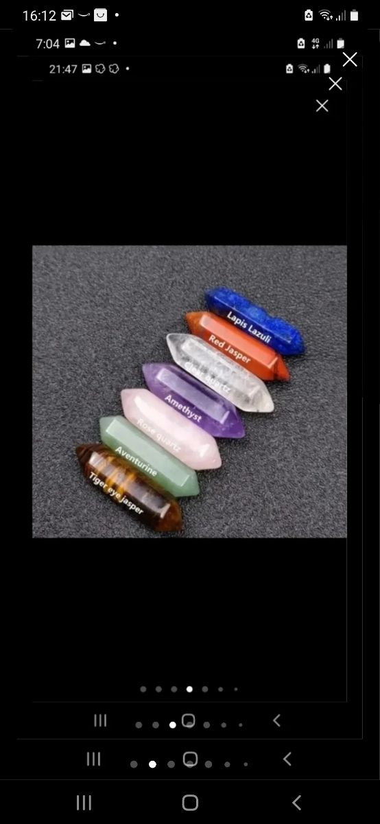 Caja con puntas y piedras naturales