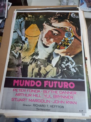 Póster película mundo futuro