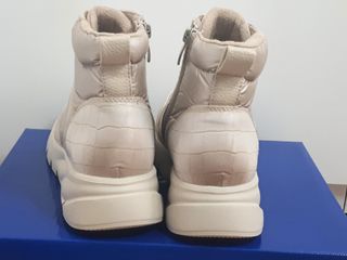 Bota corta beige ACOLCHADA CALZAPIES