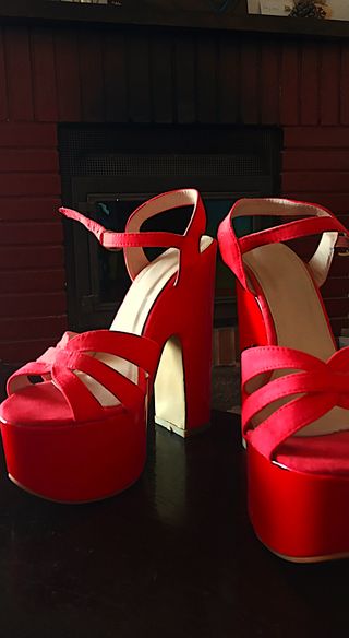 Tacones rojos con plataforma