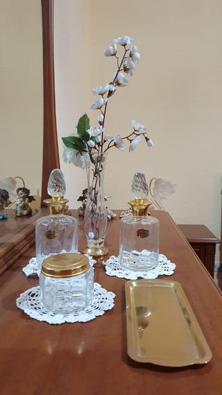 Juego de tocador cristal y dorado