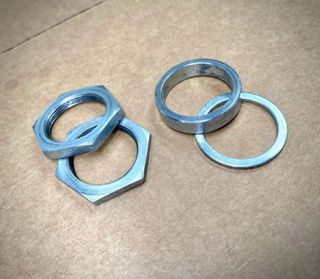 Montesa T15, tuercas y casquillos pedalier