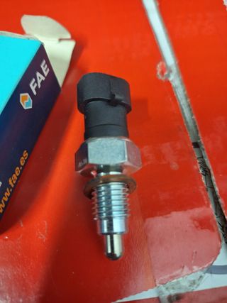 Interruttore di retromarcia per auto nuovo