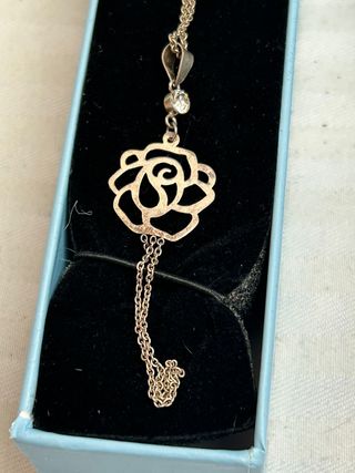 Collar con colgante flor de plata 925
