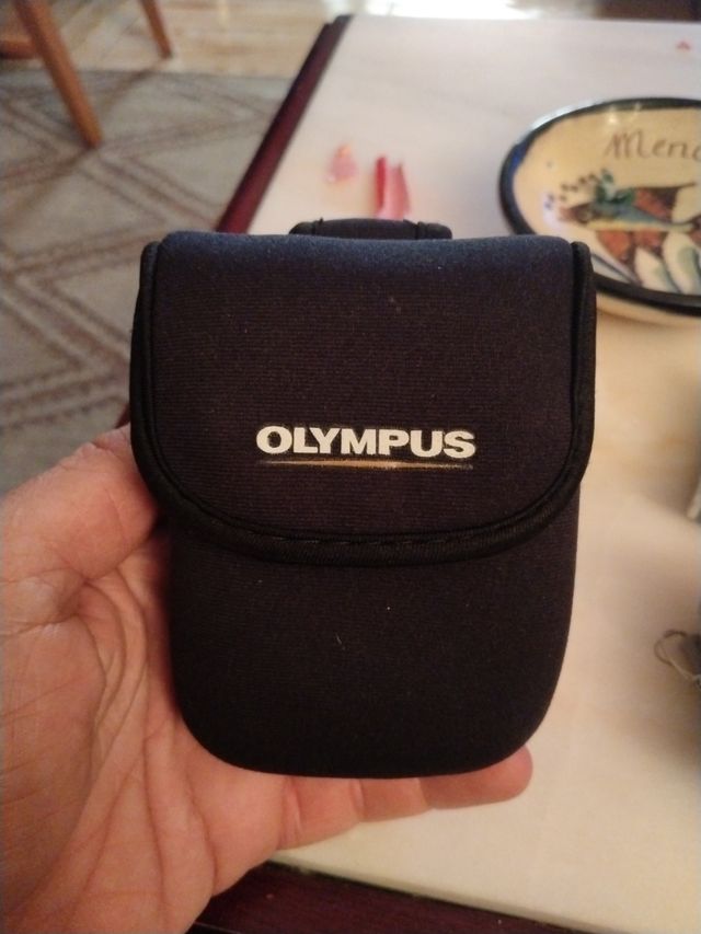 Olympus SZ-20 con funda original