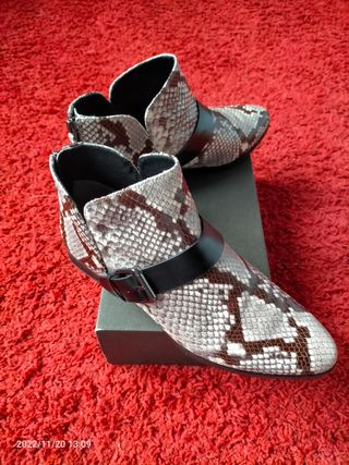 REBAJADOS¡¡¡¡.Botines de piel estampado multicolor