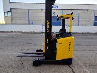Carretilla elevadora retráctil