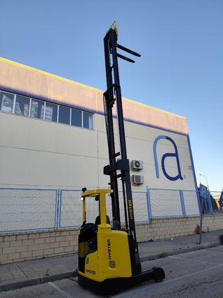 Carretilla elevadora retráctil