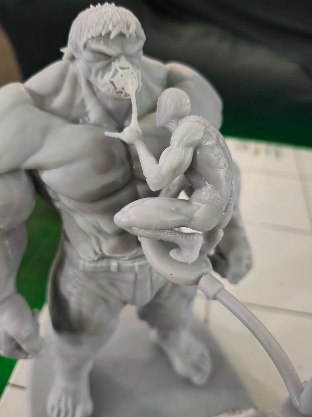 Figura Hulk y spiderman