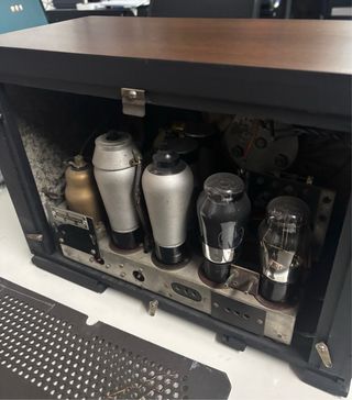 Radio antigua de valvulas philips 520