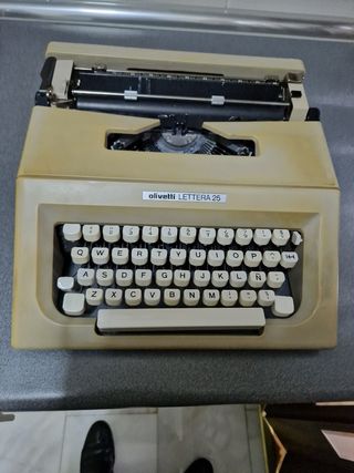 Máquina de escribir OLIVETTI LETTERA 25