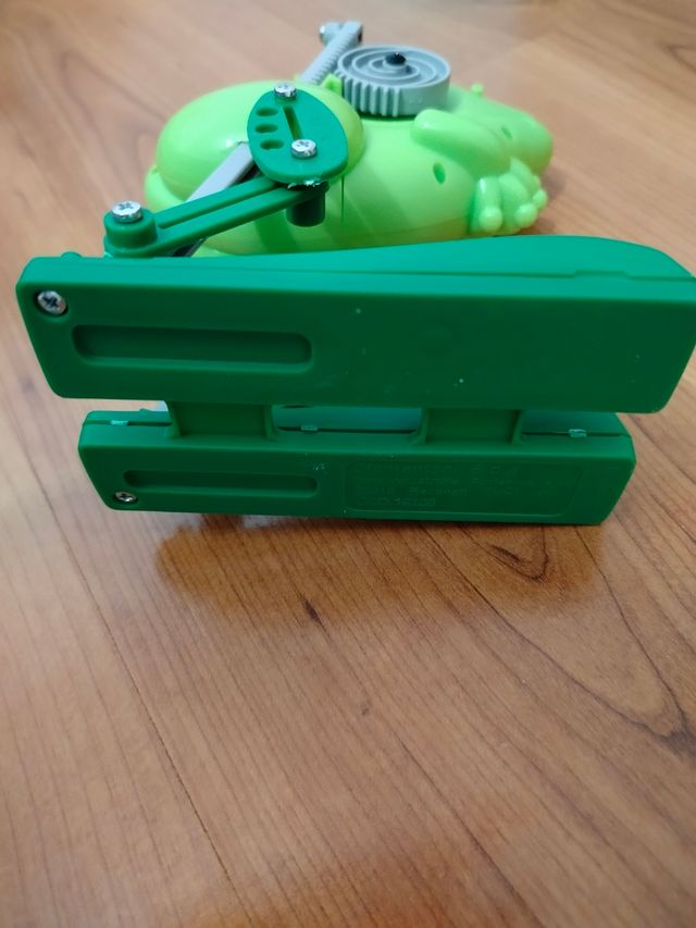 Jumpingbot robot rana Clementoni