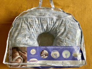 Cojin de lactancia marca Boppy