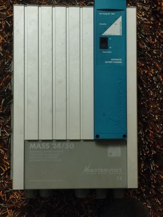Cargador de baterías Mastervolt 24/50