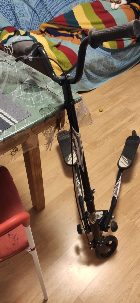 Patinete de 3 ruedas como nuevo
por solo 45€