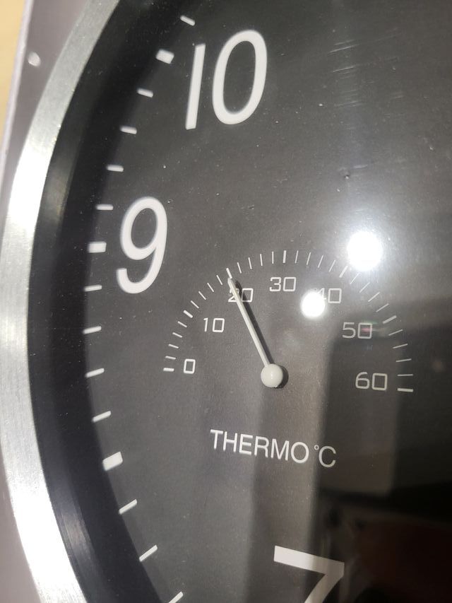 Reloj de pared radiocontrolado