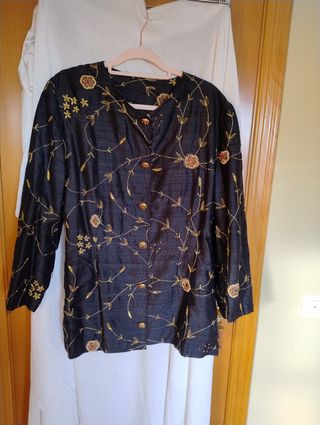 Chaqueta de fiesta con pedrería 