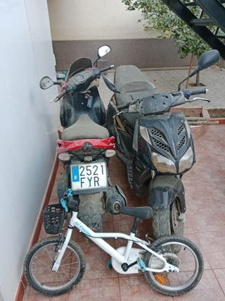 Moto de 125 y otra de 250
