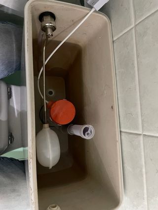 Riparazione sciacquone e acquaio.