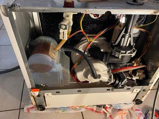 Riparazione sciacquone e acquaio.