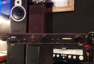 Amplificador Británico MAGNUM.