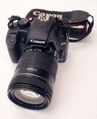 Canon EOS 1000D + 3 objetivos + cargador + SD