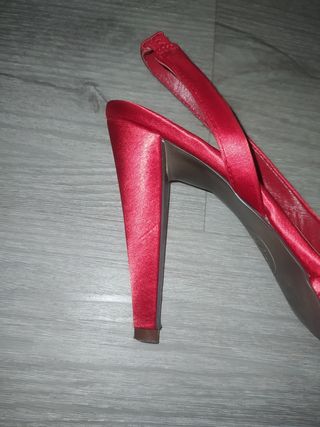 Zapatos rojos de satén fiesta