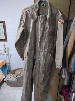Mono de trabajo militar