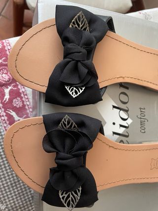 Ciabattine con fiocco nero