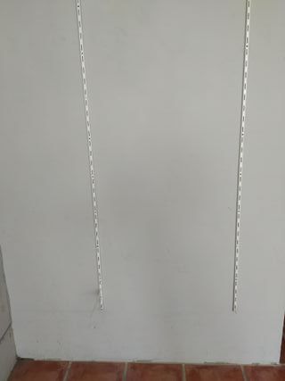 Sistema de cremalleras para estantes.