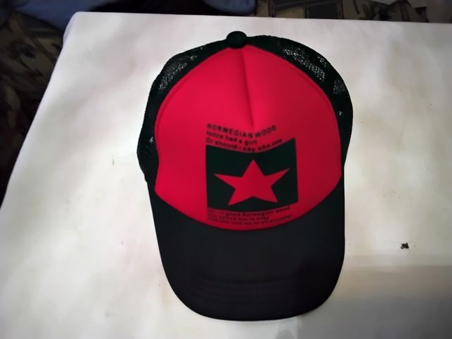 GORRA ROJA