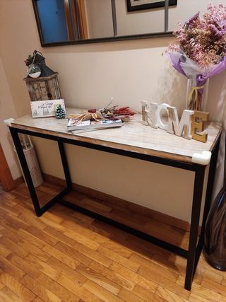 Mobili da ingresso in legno e ferro della Maison Du Monde