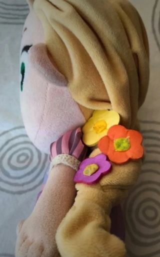 Muñeca peluche Rapunzel nueva