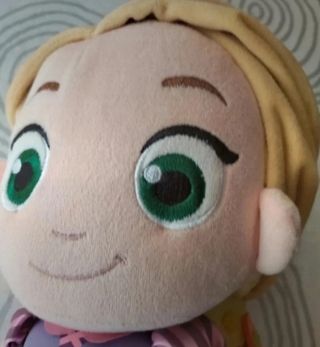 Muñeca peluche Rapunzel nueva