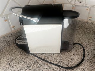 Cafetera NESPRESSO DELONGUI EN 126