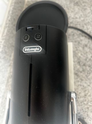 Cafetera NESPRESSO DELONGUI EN 126