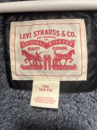 Cazadora Levis.164 cm. 14 años.